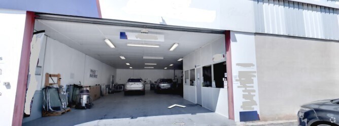 Light Industrial in Gémenos to rent - Interior Photo - Image 1 of 4
