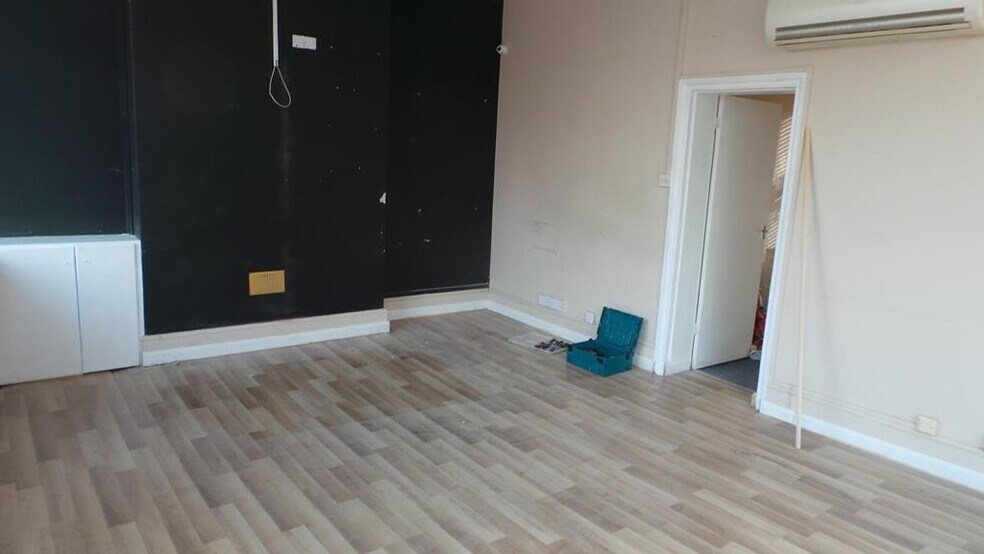 13 New St, Ashford to rent - Interior Photo - Image 3 of 7