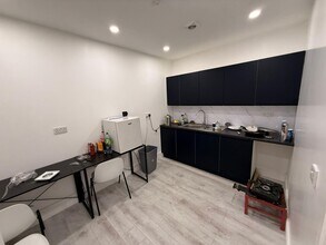 Atlantic St, Altrincham to rent Interior Photo- Image 1 of 11
