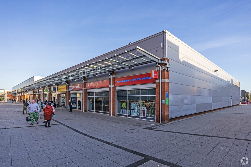 1-12 Pavilion Shopping Centre, Thornaby to rent - Building Photo - Image 1 of 4