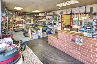 Waterloo Rd, Pembroke Dock to rent Interior Photo- Image 2 of 11