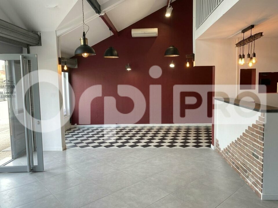 Retail in Ris-Orangis for sale Building Photo- Image 1 of 8