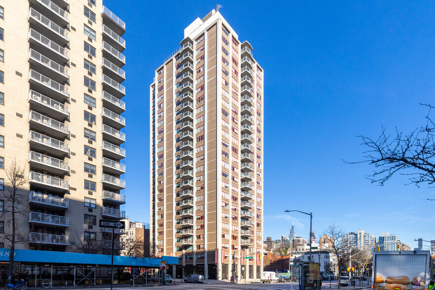 301 First Ave, New York, NY for rent - Primary Photo - Image 1 of 7