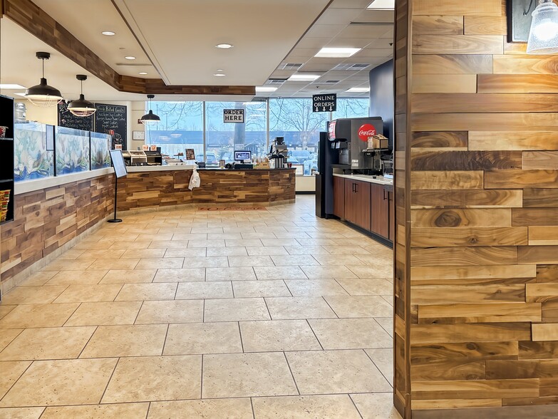 100 W Big Beaver Rd, Troy, MI to rent - Interior Photo - Image 3 of 27