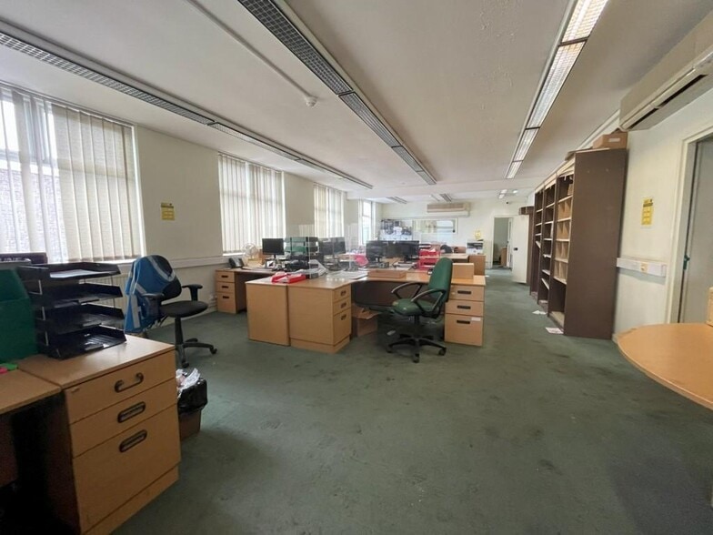 8 Whittle Rd, Ipswich to rent - Building Photo - Image 3 of 4