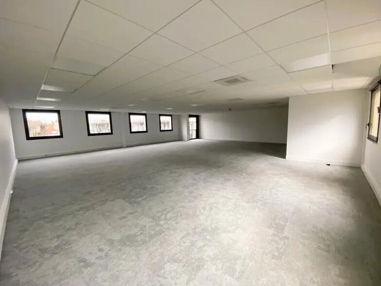Office in Saint-Gratien to rent - Building Photo - Image 3 of 6