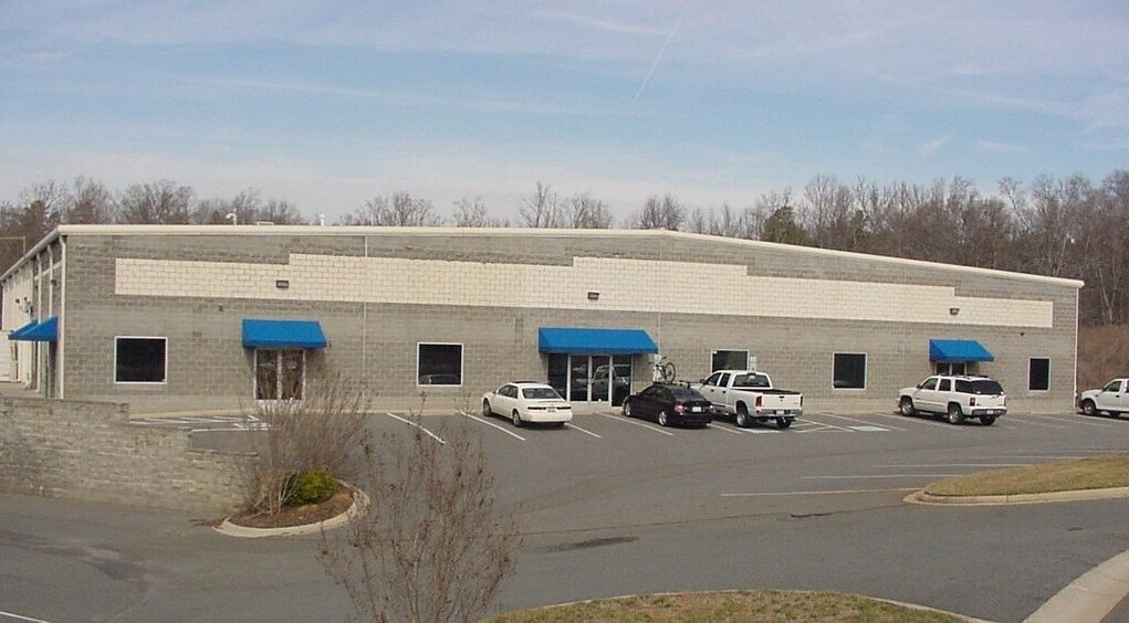 121 N Commercial Dr, Mooresville, NC for sale Building Photo- Image 1 of 1