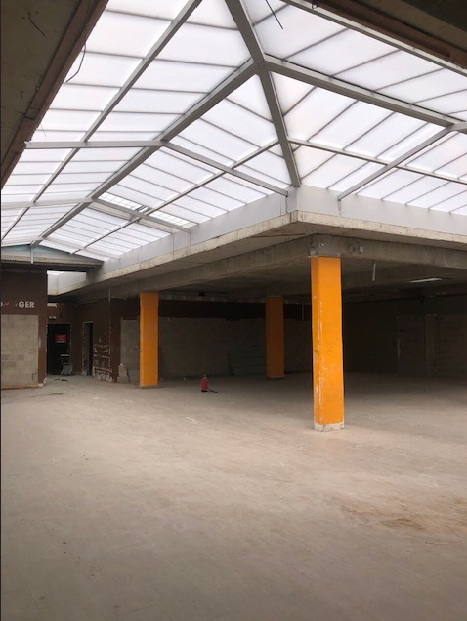 Retail in Saint-Maur-des-Fossés to rent Interior Photo- Image 1 of 4