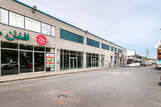 9420 Boul De L'acadie, Montréal, QC for rent Building Photo- Image 1 of 27