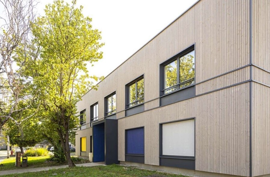 33 Avenue Du Docteur Georges Lévy, Vénissieux to rent - Building Photo - Image 2 of 22