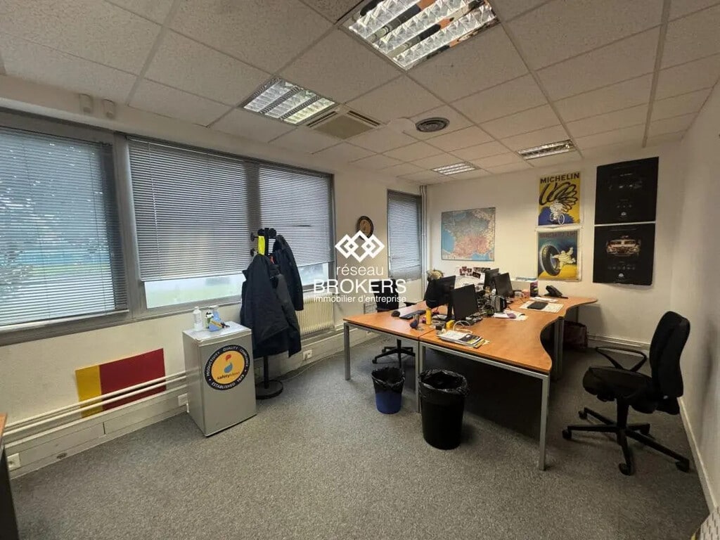 Location Bureaux 220 m² - Photo 1
