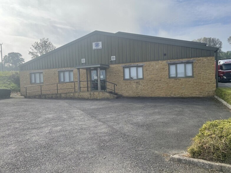 2 Middle Coombe, Crewkerne for sale - Primary Photo - Image 1 of 1