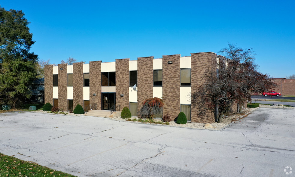 200 Monticello Dr, Dyer, IN for rent - Primary Photo - Image 1 of 2