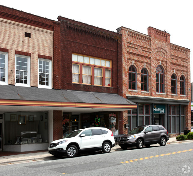 108 Sunset Ave, Asheboro, NC for sale - Primary Photo - Image 1 of 1