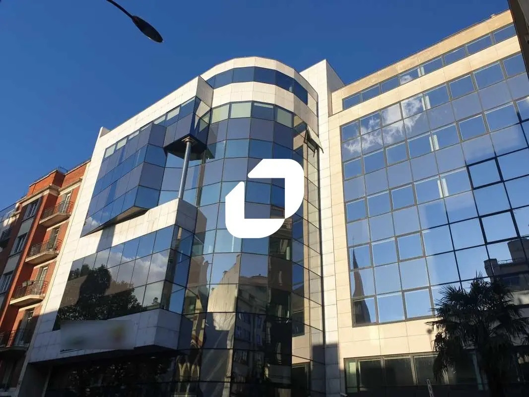 Office in Levallois-Perret to rent Building Photo- Image 1 of 9