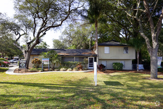 855 E Brandon Blvd, Brandon, FL for sale Primary Photo- Image 1 of 1