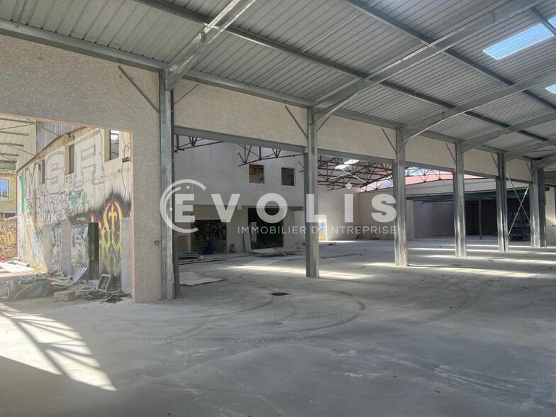 Light Industrial in Villeurbanne to rent - Building Photo - Image 3 of 24