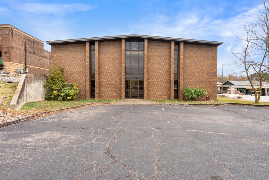 511 S L Rogers Wells Blvd, Glasgow, KY for sale - Building Photo - Image 1 of 1