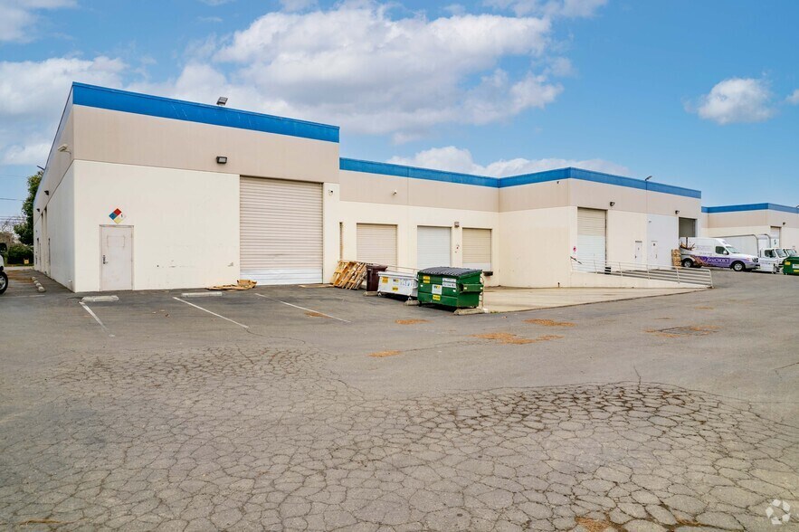 3440-3464 Depot Rd, Hayward, CA for rent - Building Photo - Image 3 of 6