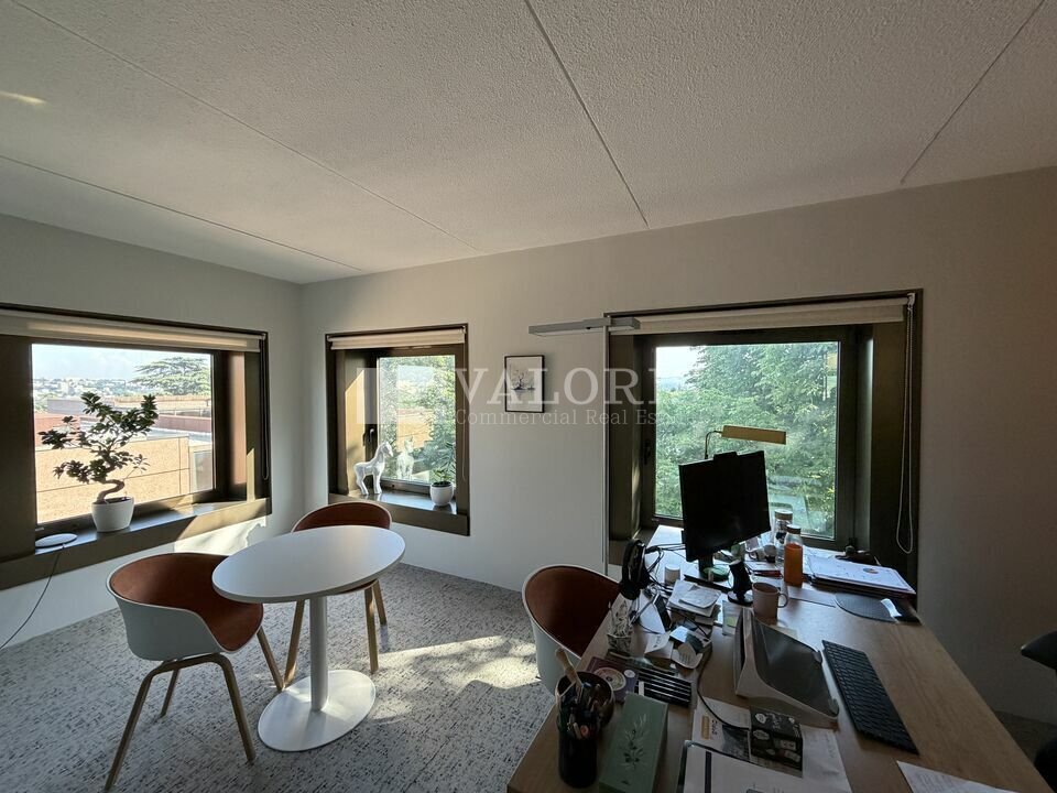 Vente Bureaux 114 m² - Photo 1