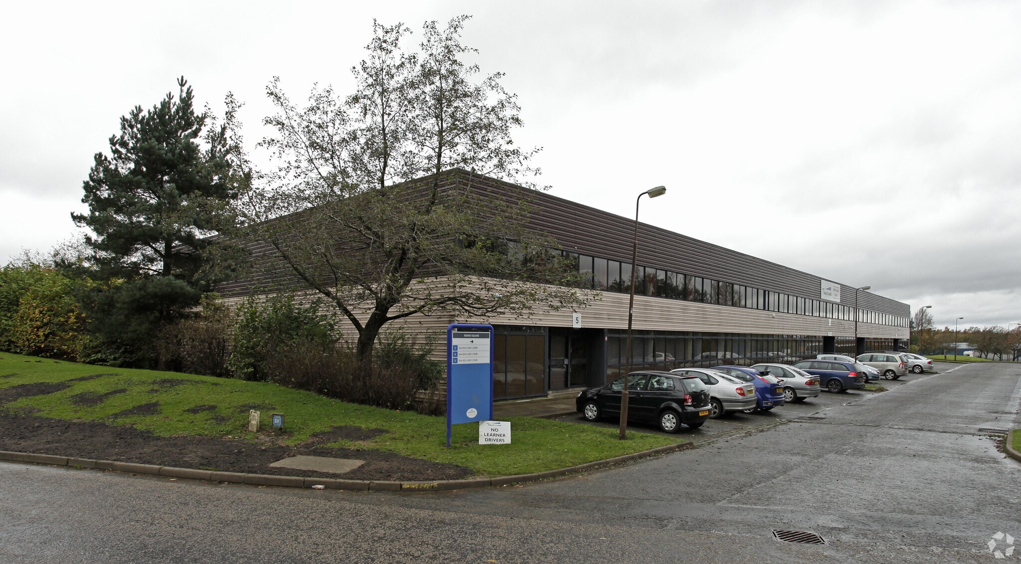 3-5 Rennie Sq, Livingston for sale Primary Photo- Image 1 of 1