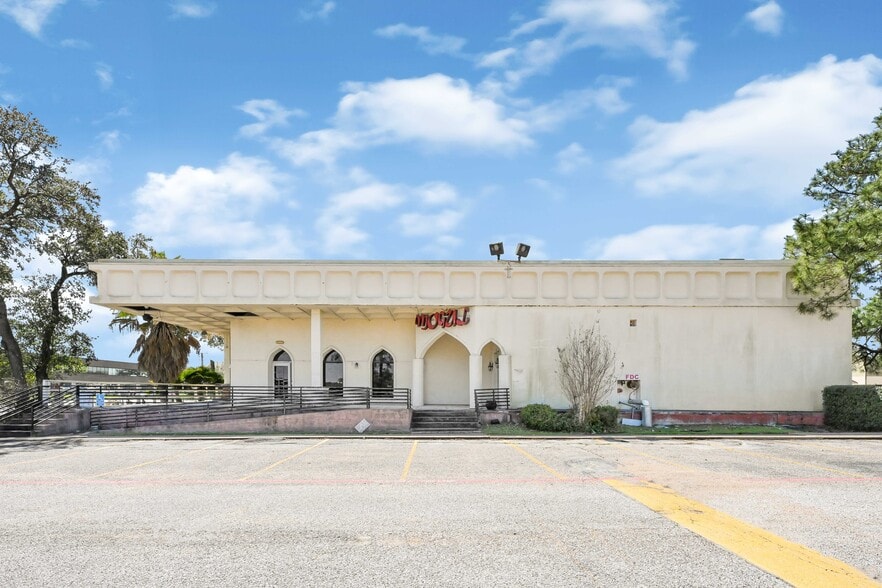 1055 Bay Area Blvd, Houston, TX for sale - Building Photo - Image 3 of 31