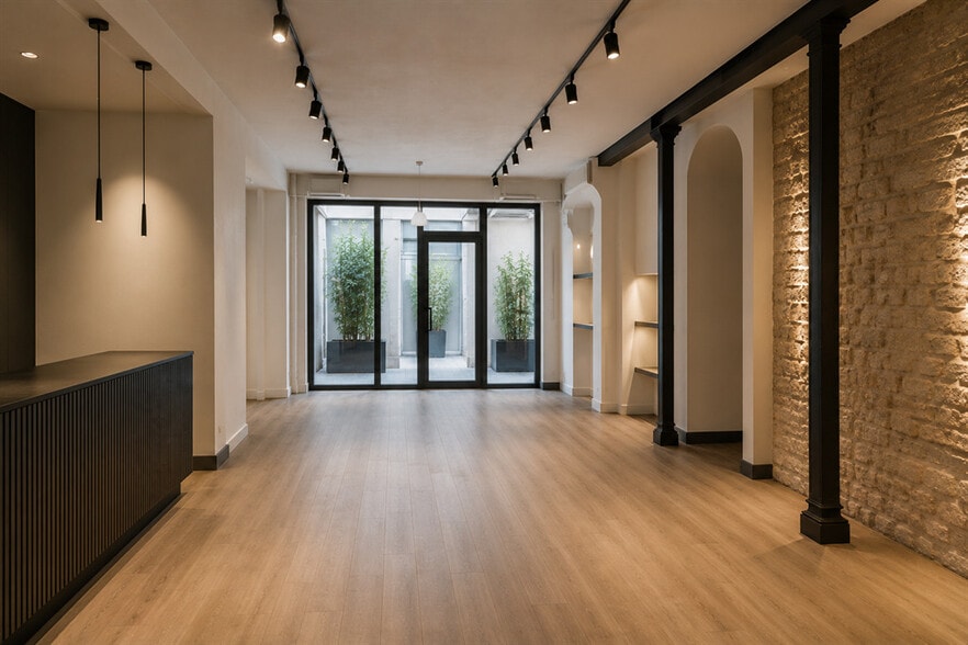 Retail in Paris to rent - Interior Photo - Image 2 of 3