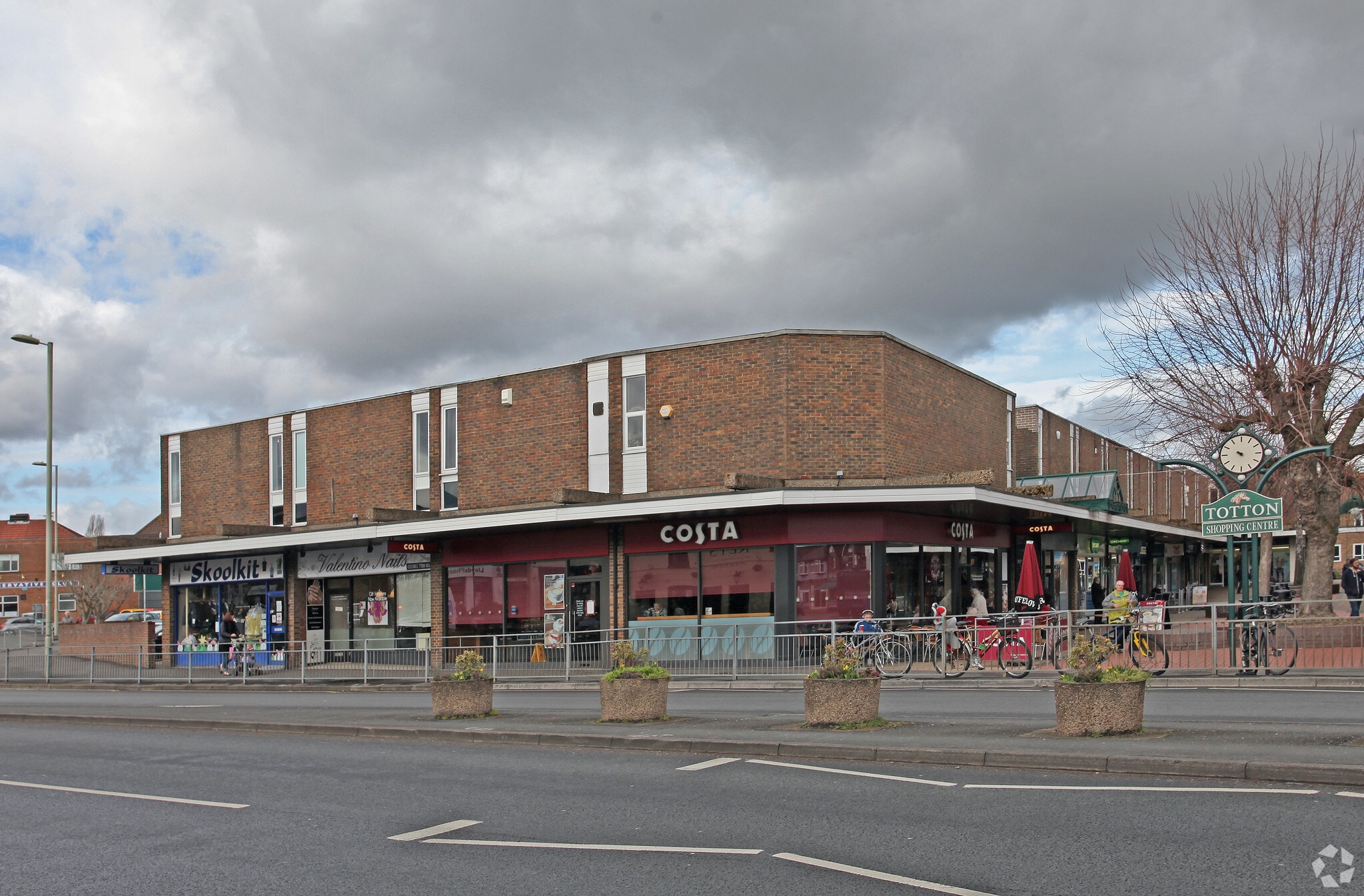 Commercial Rd, Totton for sale Primary Photo- Image 1 of 24