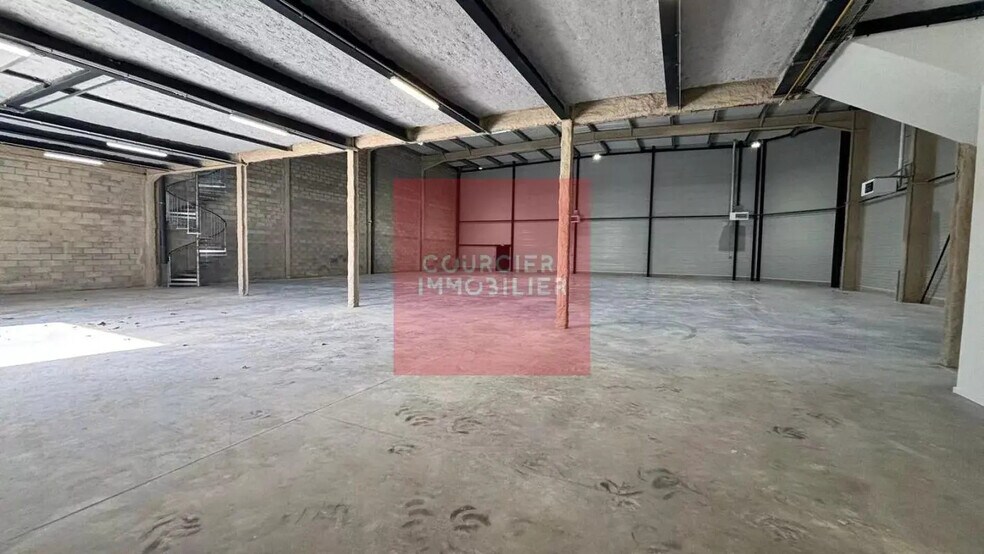 22 Avenue Roger Hennequin, Trappes to rent - Interior Photo - Image 3 of 10