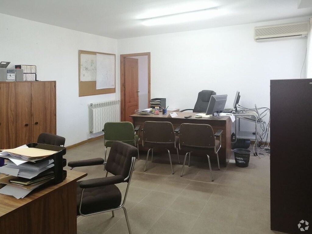 Retail in Ávila, Ávila to rent Interior Photo- Image 1 of 2