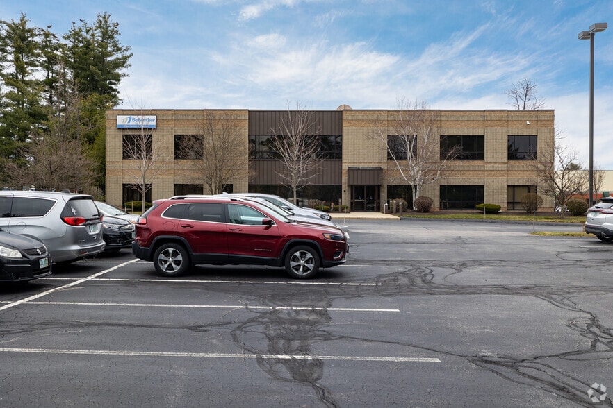 11 Continental Blvd, Merrimack, NH to rent - Building Photo - Image 2 of 8