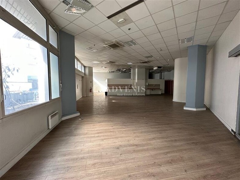 Retail in Noisy-le-Grand to rent - Interior Photo - Image 2 of 6