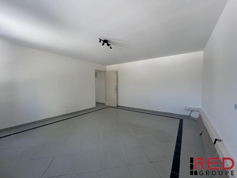 Office in Aix-en-Provence for sale - Interior Photo - Image 3 of 5