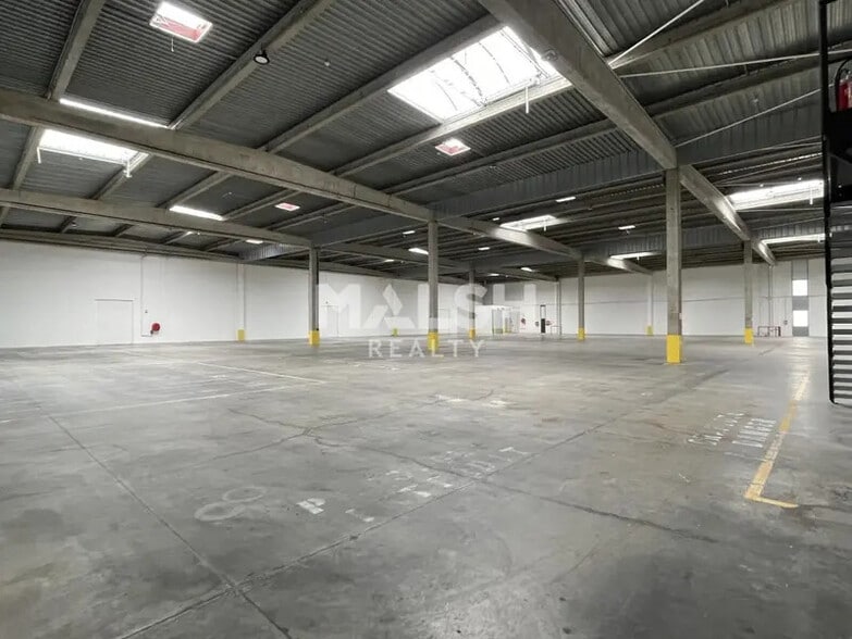 Light Industrial in Corbas to rent - Building Photo - Image 2 of 13