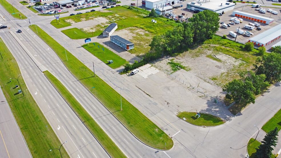 7905 50 Ave, Red Deer, AB for sale - Primary Photo - Image 1 of 2