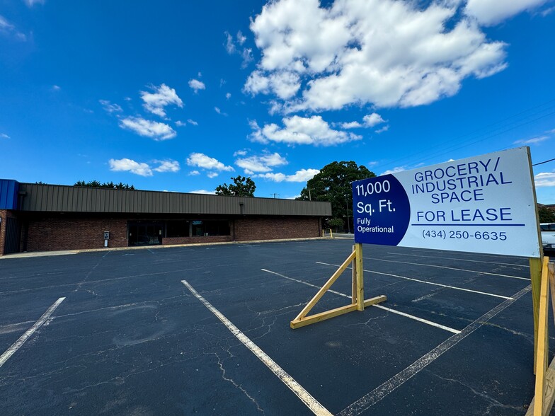 301 N Main St, Gretna, VA for rent - Building Photo - Image 2 of 11