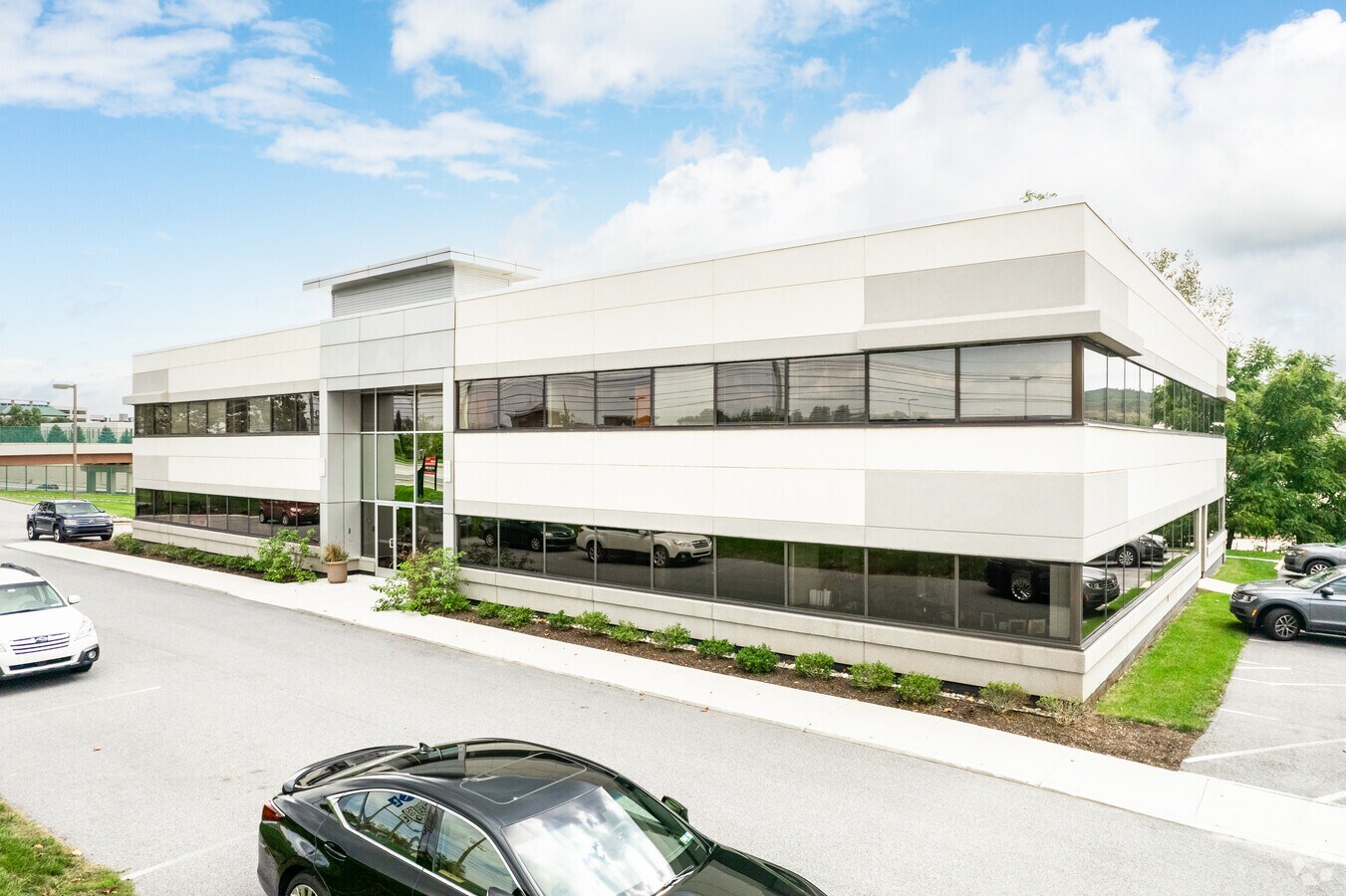 880 E Swedesford Rd, Wayne, PA 19087 UK