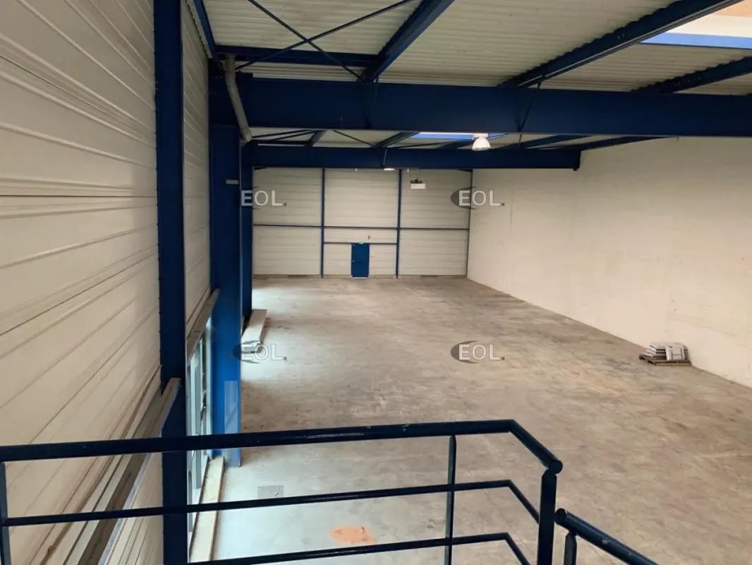 Light Industrial in Alfortville to rent Building Photo- Image 1 of 12