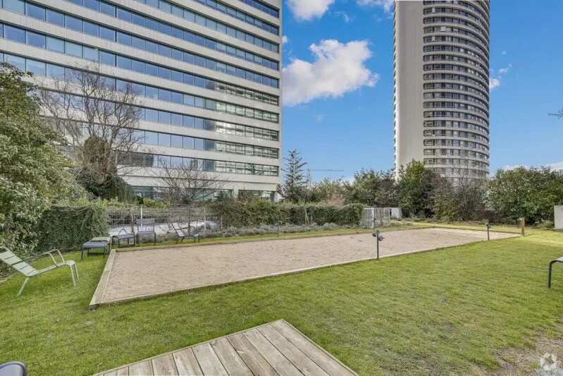 15 Rue Jean Jaurès, Puteaux to rent - Primary Photo - Image 1 of 19