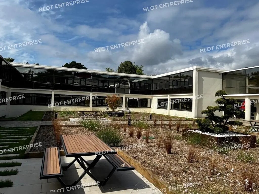 Location Bureaux 179 m² - Photo 1