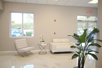 2101 Vista Pkwy, West Palm Beach, FL for rent Building Photo- Image 2 of 5