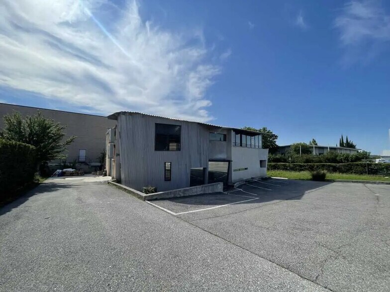 Office in Éguilles to rent - Primary Photo - Image 1 of 6