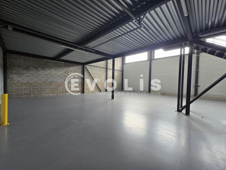 Light Industrial in Marcoussis to rent - Interior Photo - Image 2 of 7