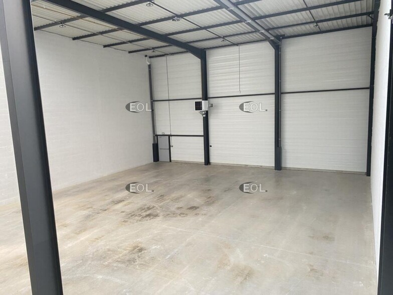 Industrial in Heyrieux to rent - Interior Photo - Image 3 of 12