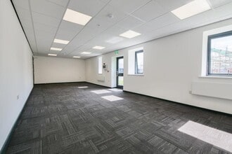 Burnetts Ln, Botley to rent Interior Photo- Image 2 of 4