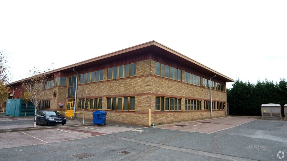 Ryan Way, Watford to rent - Building Photo - Image 3 of 3