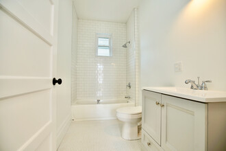 723 Warren St, Hudson, NY for rent Interior Photo- Image 1 of 9