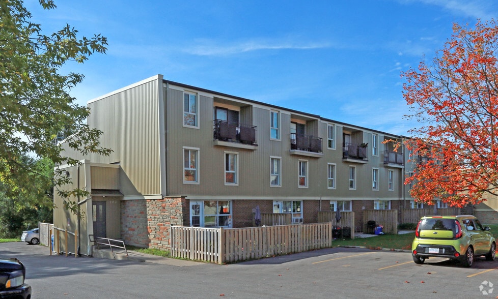 Ontario East Portfolio portfolio of 6 properties for sale on LoopNet.co.uk - Primary Photo - Image 2 of 6