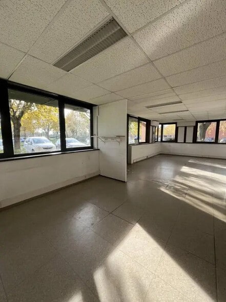 90 Rue Du Village D'Entreprises, Labège to rent - Building Photo - Image 2 of 5