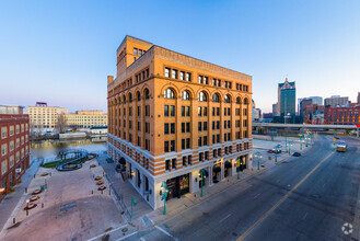 301-309 N Water St, Milwaukee, WI for rent Building Photo- Image 1 of 13